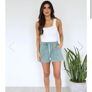 Small Pink Lily drawstring pocket shorts